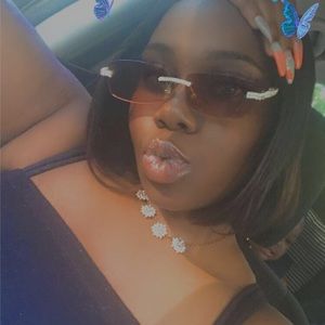 Meet your Posher, Iesha